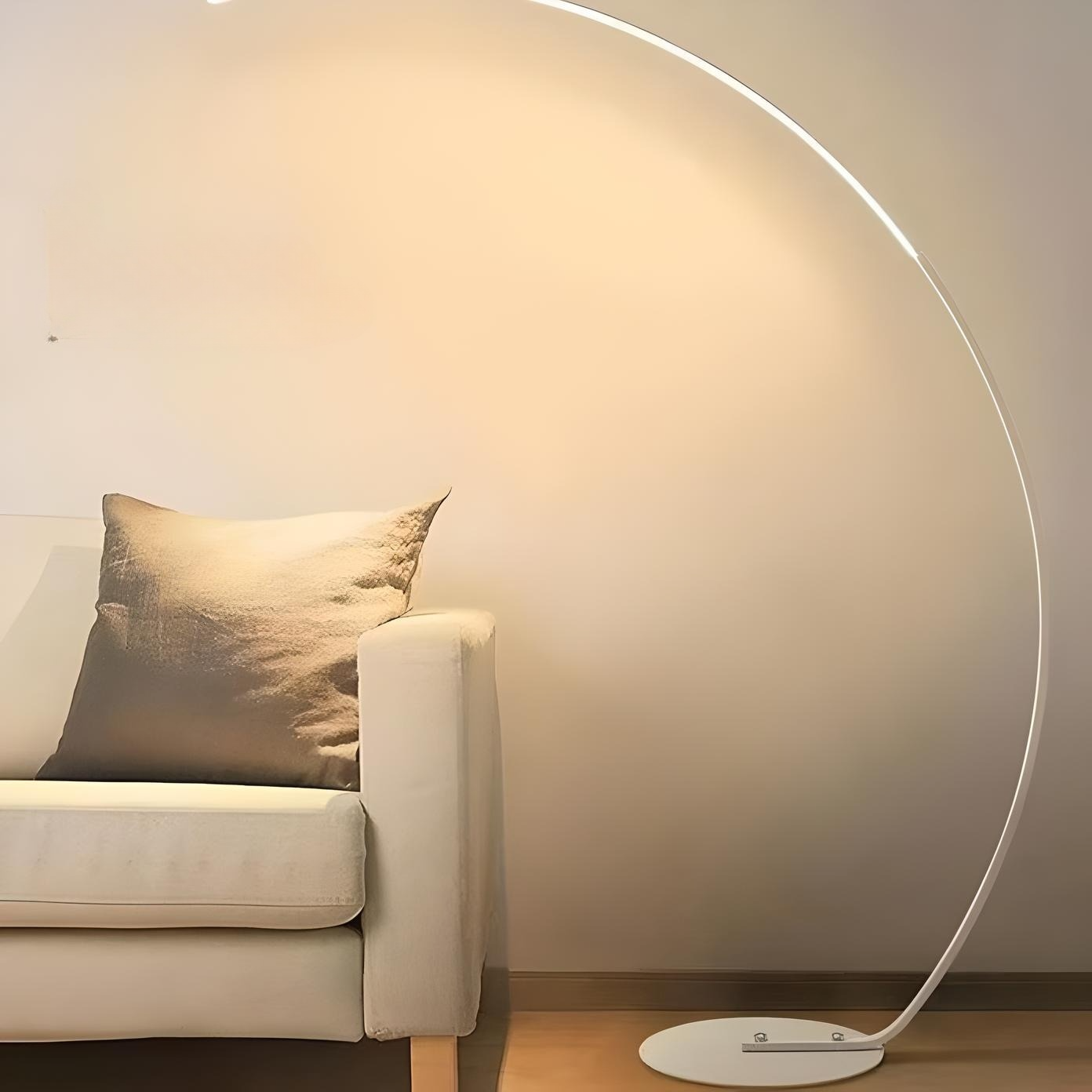 Curved LED Floor Lamp – Minimalist Design