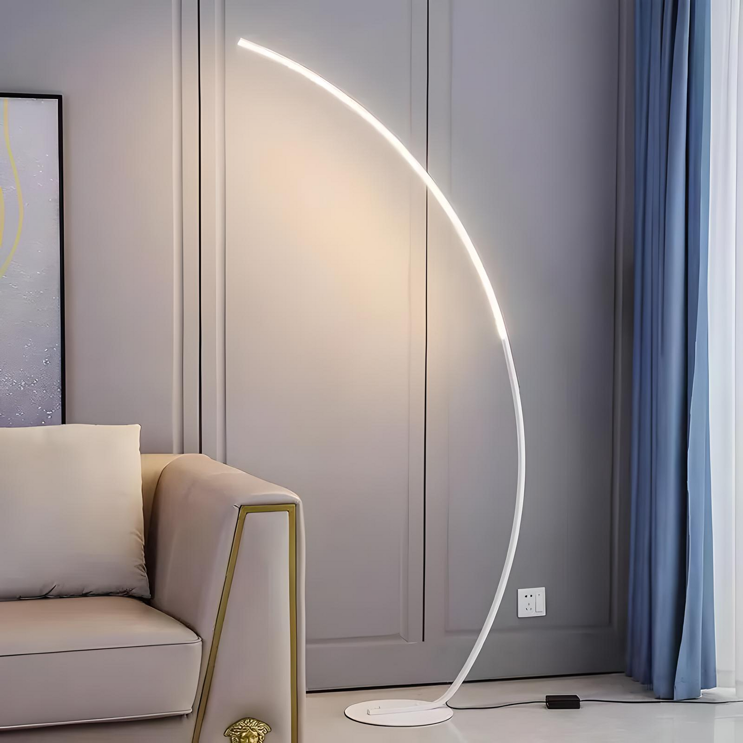 Curved LED Floor Lamp – Minimalist Design
